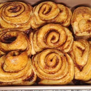 Cinnamon Rolls (6)